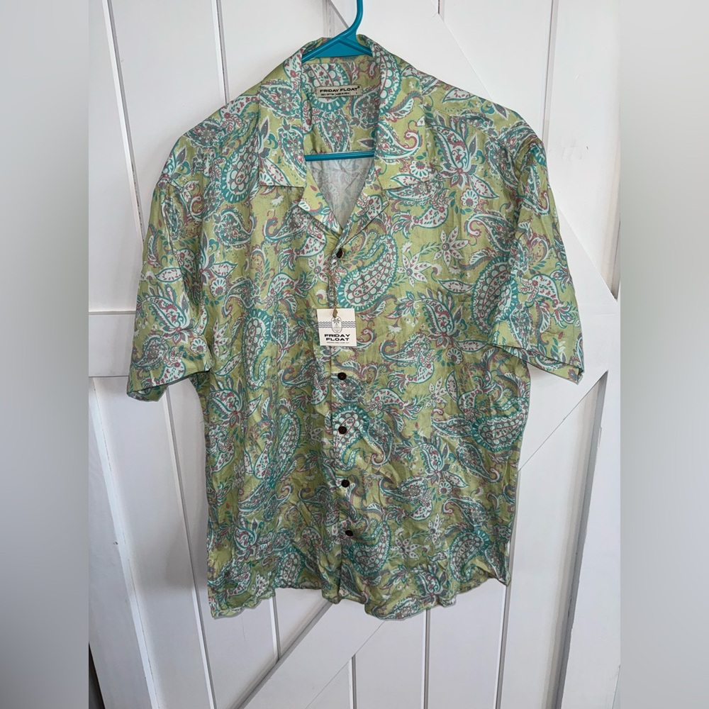 NWT FRIDAY FLOAT HAWAIIAN PAISLEY SHIRT. MEN’S‎ BEACHWEAR. LOUNGEWEAR. SIZE L